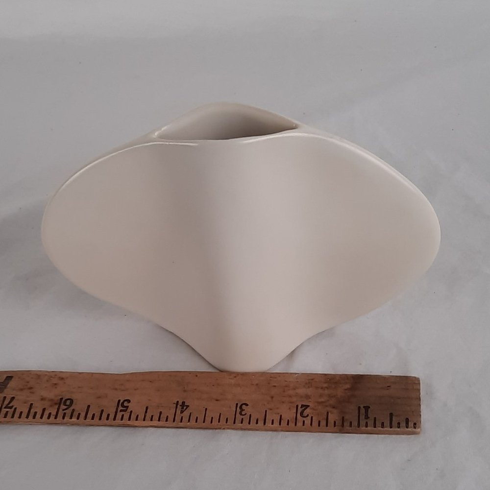 SOLD Set of Two Vintage Mikasa Vases Art Deco Naomi Cahana - Black and White - Picture 13 of 14